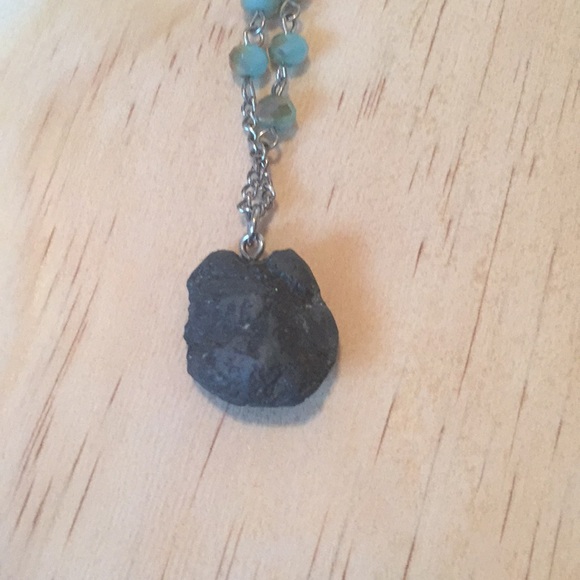 Turquoise stone and bead necklace - Picture 3 of 3